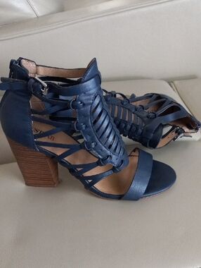 JustFab Navy Strappy Block Heel Sandals Size 7.5